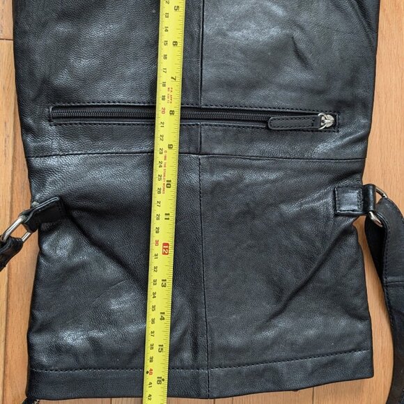 Danier Lether Crossbody Bag Genuine Leather crossbody bag - Picture 11 of 16